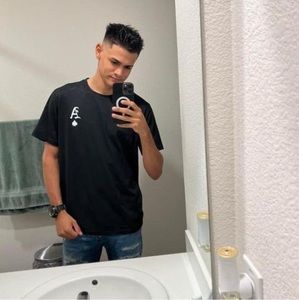 Meet your Posher, Yairo